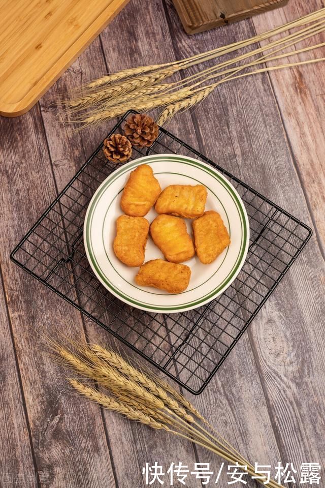 黑胡椒|不输给炸鸡店的上校鸡块，周末宅家自己做美食，非油炸不用怕长肉
