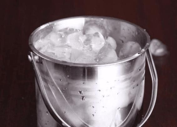 白色|夜店的冰块是透明的,而自己的冻的是白色的,原因只有一个