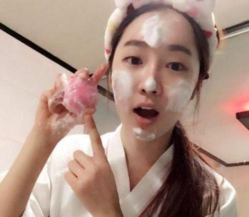 美妆蛋 护肤上有3个“坏习惯”的女人,皮肤几乎都差,中一个都不算美女