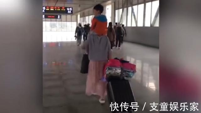 妈咪|妈妈带孩子出远门,展现出带娃神技能,网友称当妈后又“进化”