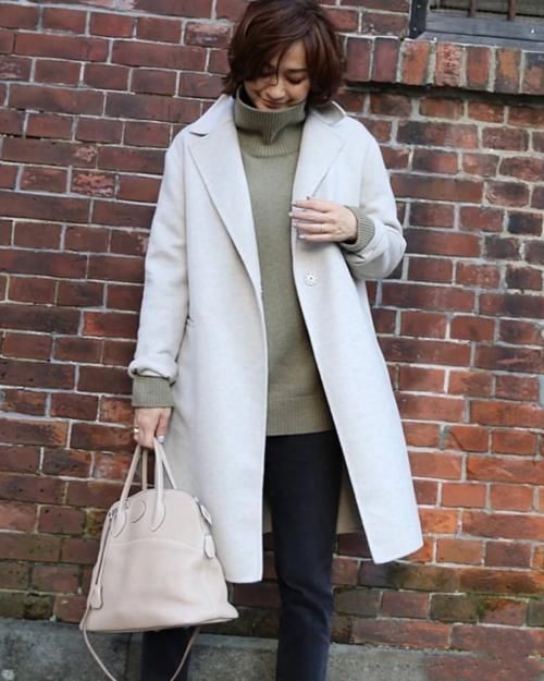 别吹捧三木妈妈多高级了，51岁富冈佳子更耐看，不刻意扮嫩更自然