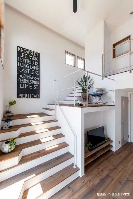 楼梯|好好的楼梯下方空间,朋友却故意做踏步延伸全堵住!没想到挺实用