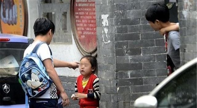 聪明|这4类孩子看似聪明，长大后往往讨人嫌，很多家长却没有意识到