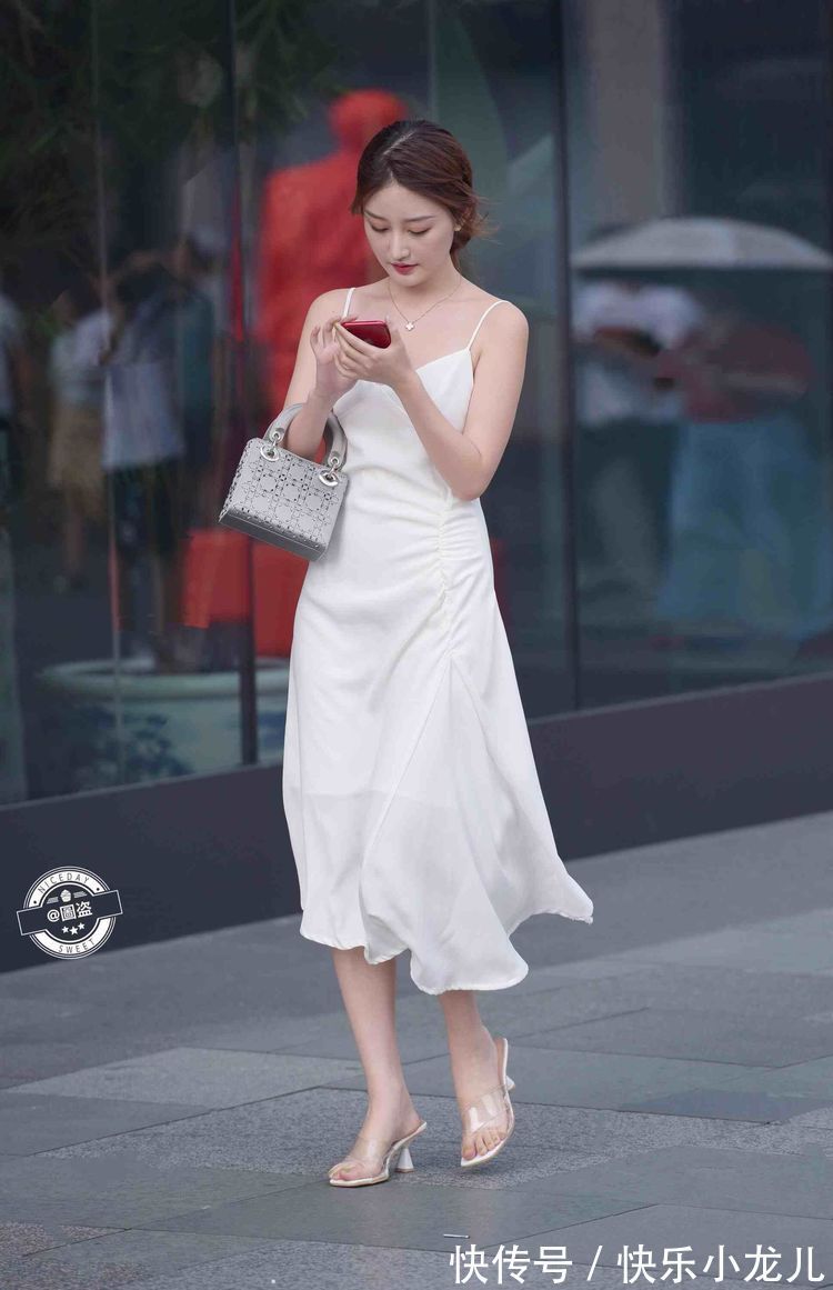 穿搭 超显高的短款连衣裙穿搭,着装风格洋气大方,清凉时尚