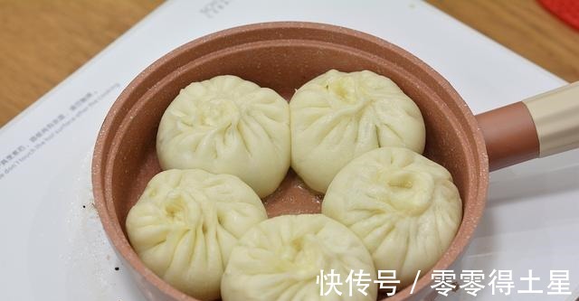 中筋面粉|早餐吃一屉鸡蛋虾皮韭菜包子，营养美味，软嫩口感，特别好吃！