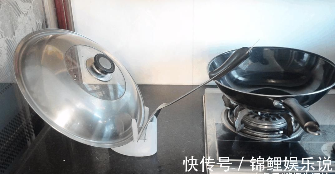 洗衣液瓶子别扔了, 简单剪几刀, 放在厨房这样用, 人人见了都夸好