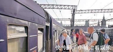 全程|中国最“煎熬”的火车：全程需要100多小时，游客：还只能躺着