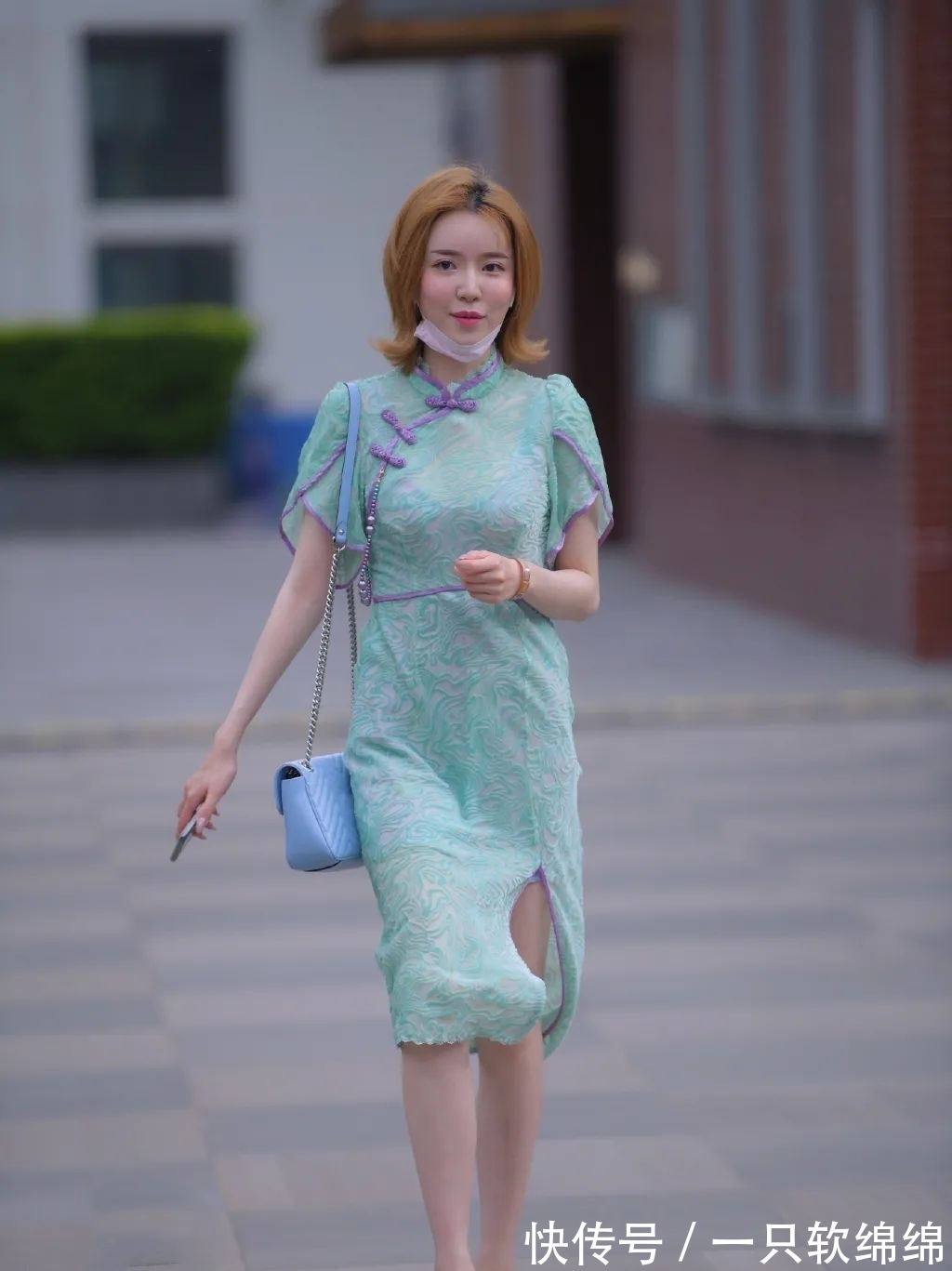 齐肩短发|街拍:旗袍裙搭配齐肩短发,有种成熟女性的温婉味道