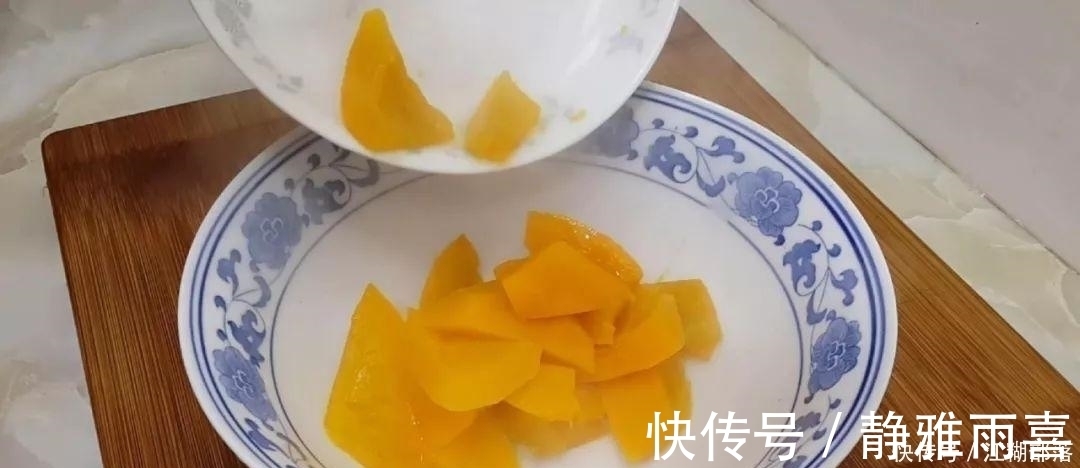 南瓜又出新吃法，不用油炸，比面包馒头做法简单，比南瓜饼还好吃