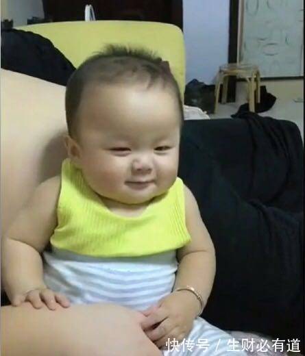 马奔腾|当宝宝听到爸爸放了一个屁之后，表情亮了！