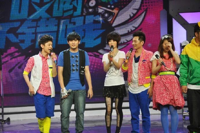 周杰伦是在教《快本》做人?收礼争议陷“双标”,底线在哪里?