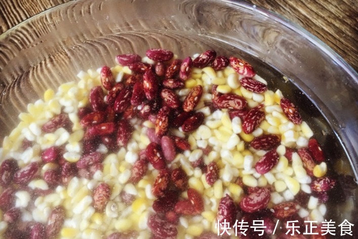 豆角籽|晚饭不知道吃点啥好,试试这碗粗粮粥,软糯香滑,体重悄悄下降