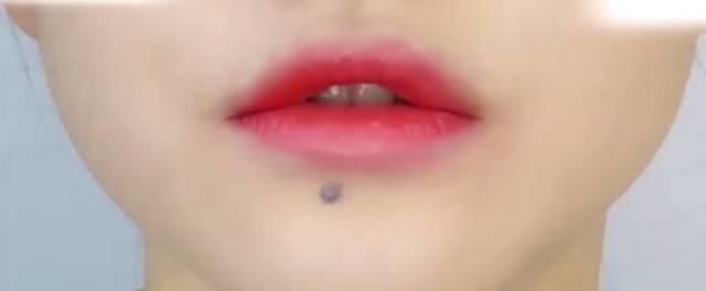 哑光唇 口红太贵?姑娘只用了1支口红 画出了8种唇色!