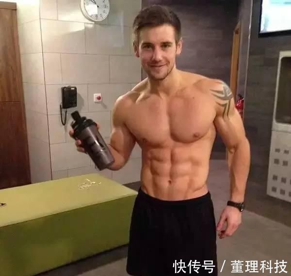 双杠臂|同样是练胸,一个卧推一个夹胸,差距有多大