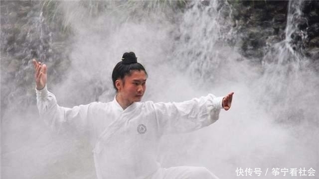 着自己|李立群讲述真实的中国内功,他的气功师父断气后,不准任何人碰他