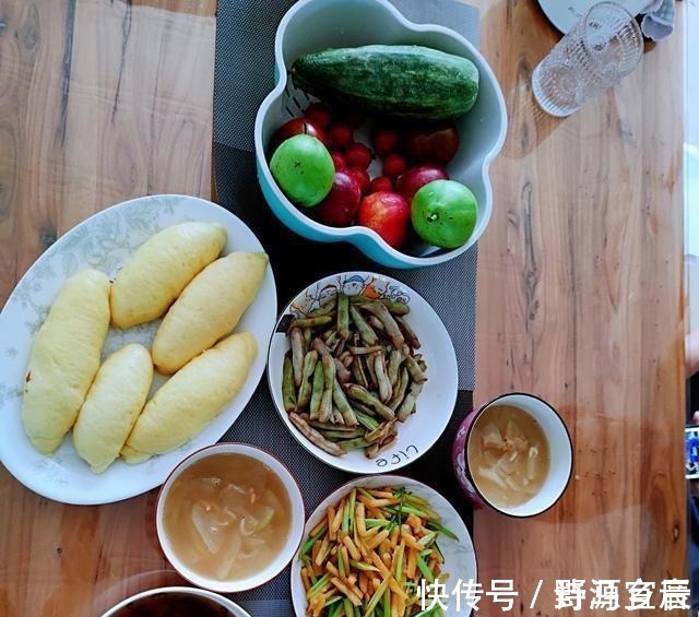 酵母|玉米面最好吃的做法,玉米面棒棒馍,比面包还香,闺女一口气吃俩!