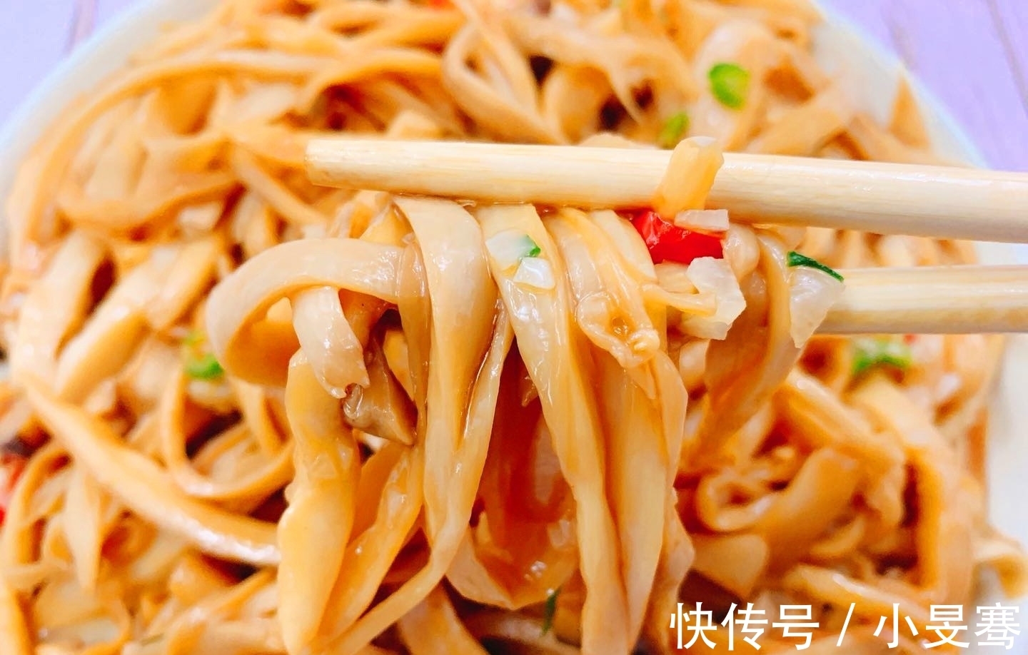大鱼大肉|夏天,家人最爱此道凉拌菜,少油少盐,营养又美味,天天都吃不腻