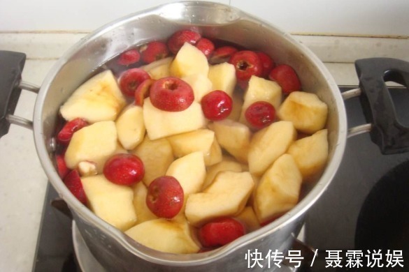 苹果|奶奶每天用苹果煮水喝,坚持了7天,身上发生了不少好变化