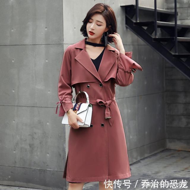 终于|“薄风衣”终于能穿出门了,瞧今年新出的这几款,时髦又有女人味