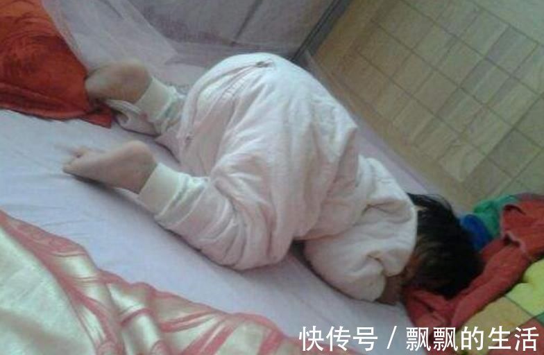 小孩子|睡姿影响颜值,除了“张嘴睡”之外,这几种睡姿也会导致娃变丑