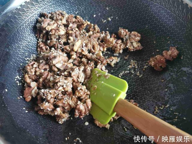 每天拿它当零食吃，健脑益智缓解疲劳，还能乌发润肤，9成人不懂