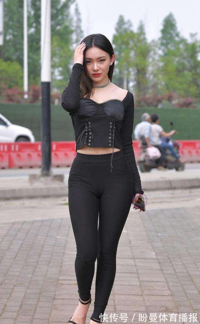 大长腿 温柔有质感的打底裤穿搭,换上了富有设计感的裙型,更加雅致