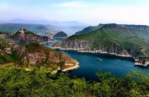 河南西北小城济源市，愚公移山发生地，拥有五个AAAA级景区