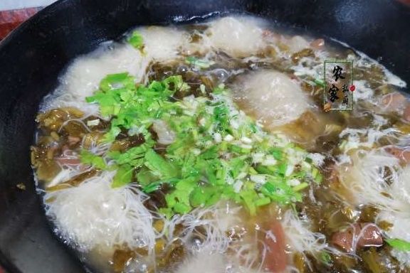 米粉|被人“嫌弃”的菜,却是女儿的最爱,用它煮粉条,酸爽开胃特别香