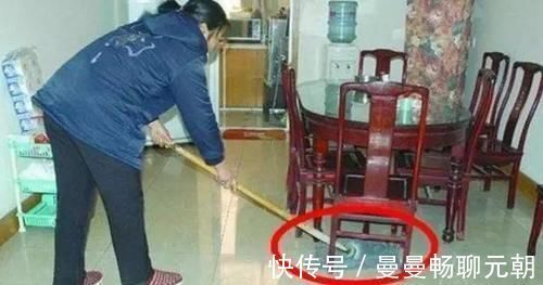 打扫|拖把用久了,不仅脏还有异味只需用“它”泡一泡,洗完像新的