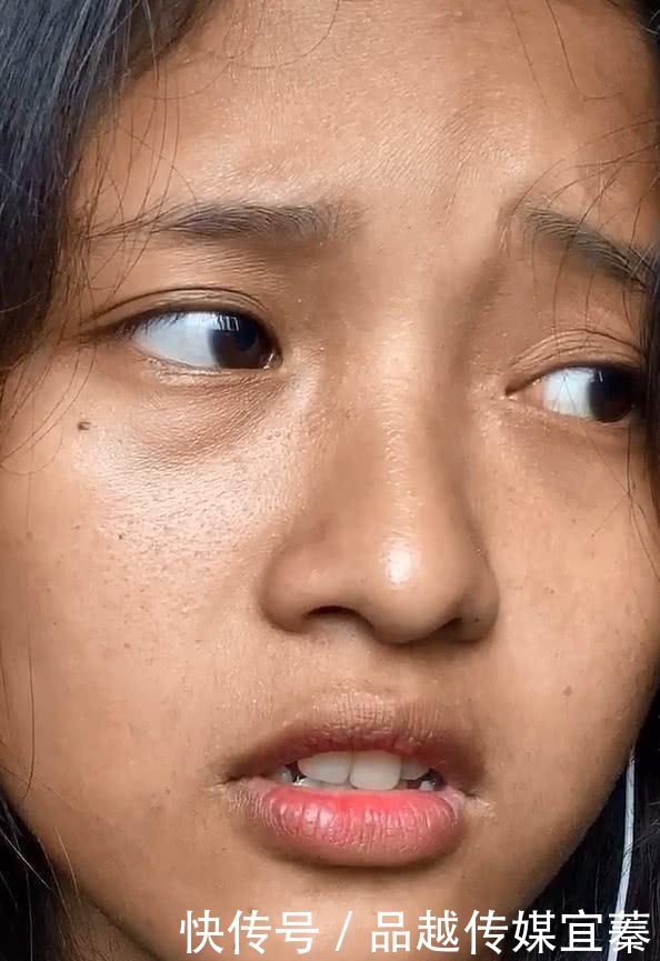 抖音最“丑”素颜女孩走红,五官出奇美,网友:和网红只差化妆品