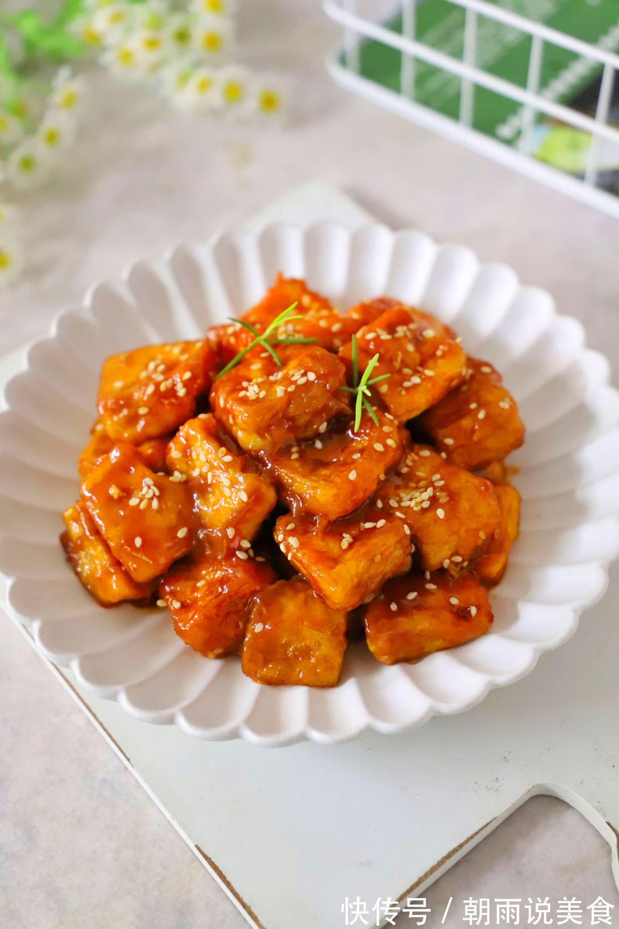 入秋后，豆腐此做法比肉好吃，2块做一盘，一周3次嫌不够