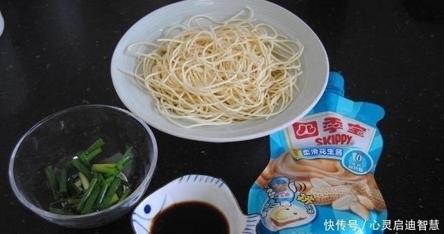 早餐|教你面条的新吃法，比煮着吃好吃一百倍，做法简单，5分钟早餐！