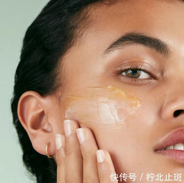 换季式变丑!皮肤爆痘又脱皮,来试试做这3件事“自救”