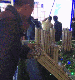 |搞笑GIF：这暴脾气，真是一点都没变啊