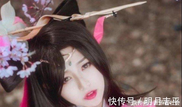 stmutepc1800|05后初中生COS貂蝉,却被“火焰袜”抢镜,网友:发育太肥了