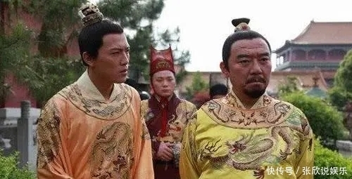 大臣|草根皇帝作诗一首,大臣差点笑喷,读出后两句大臣连连下跪