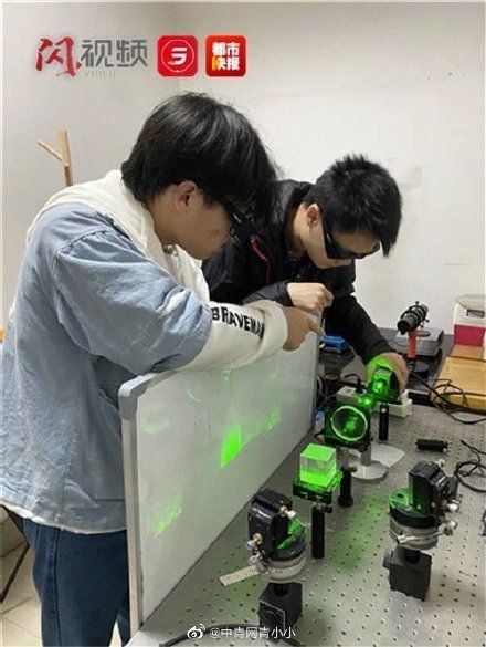 厉害!8名本科生研制出“神器”相机