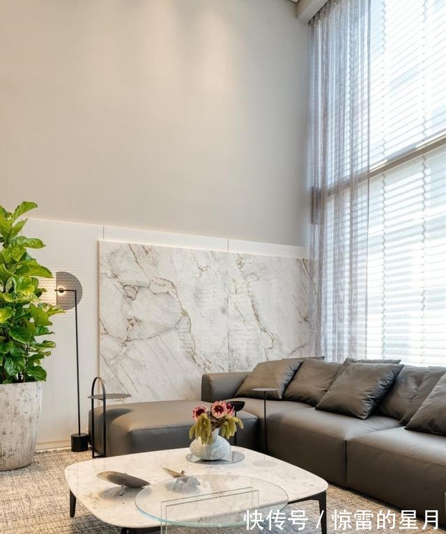 套房子|卖掉大平层,换这套160复式,客厅挑空4.5米,楼上楼下动静分离!