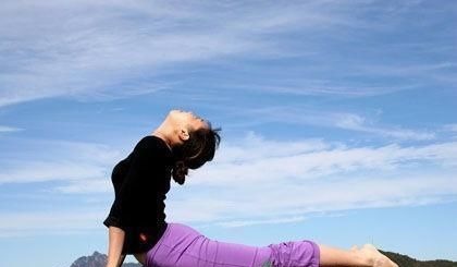 瑜伽呼吸法|4个瑜伽动作,每天花30分钟练习,改善身体机能,50岁不显老