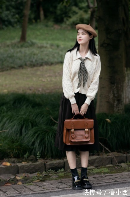 搭配|有品味的女人都常穿“乐福鞋”,搭裤子裙子,实用不说还优雅高级