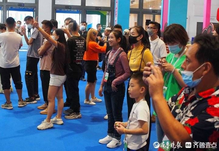 熊大熊二|第二屆文博會孩子們的最愛，來自方特的熊大熊二在賣萌