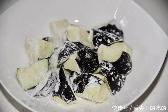 放油|炒茄子不是先放油,大厨教你正确做法,茄子不吸油不发黑,超好吃