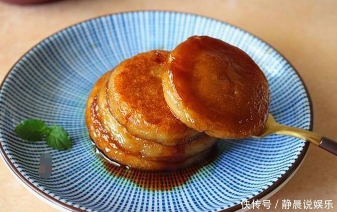 老婆用红糖水和面,我看愣住了,出锅后我一口气吃了5个