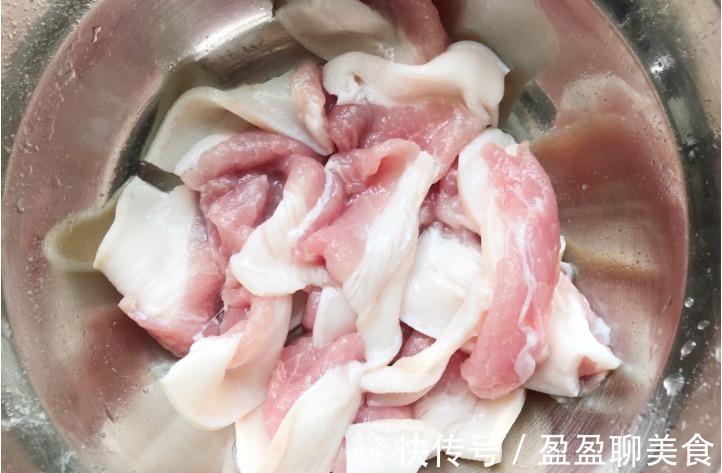 清凉败毒|五花肉最好吃的做法,和笋干搭配炖一炖,吃完连汤汁都不剩,过瘾