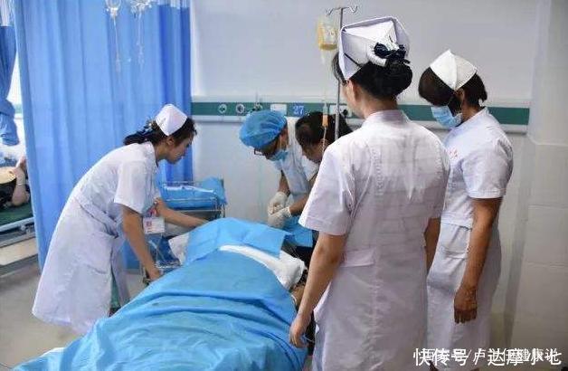 张大叔|54岁大叔,突发脑梗,不幸离世,医生叹息:饭后1事,做得太多了