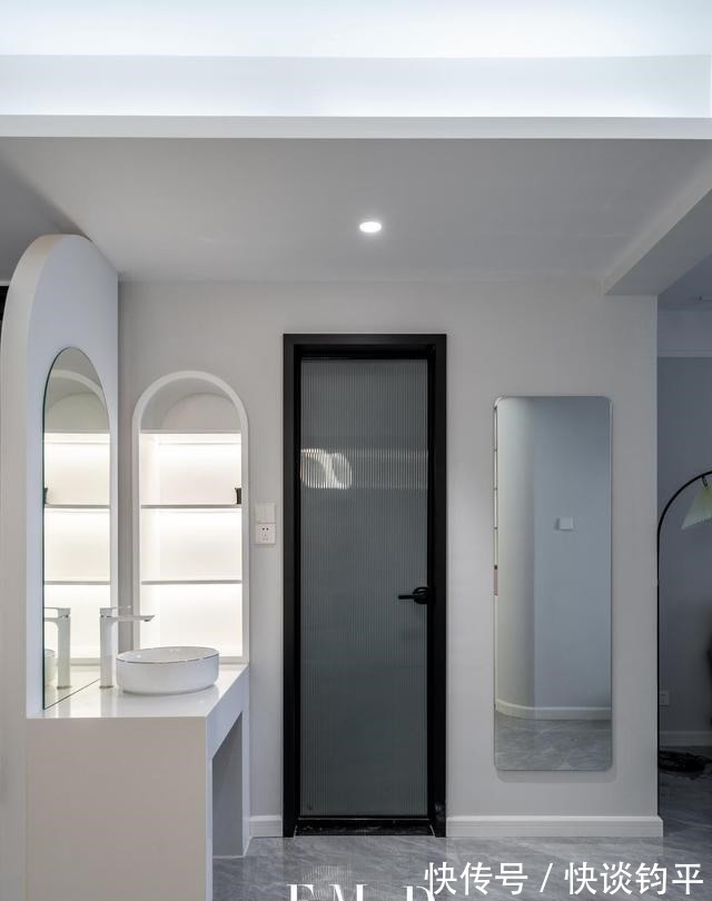 卫生间|经历过才懂，玄关不仅要装柜子，设计个洗漱台也同样重要，很实用