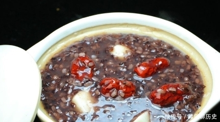 天气冷，多用这4种食材煮粥，一碗下肚暖身暖胃，常喝舒服过冬天