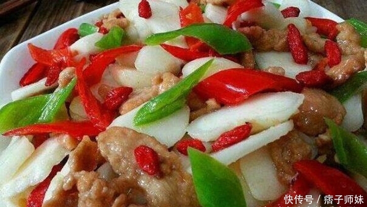 干辣椒|美食推荐:青椒炒鸡蛋、马蹄片炒肉、鸡公煲、姜葱爆鲜鱿的做法