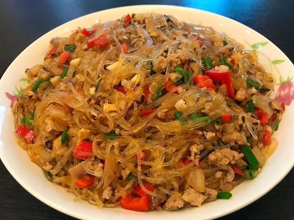 辣白菜炖牛腩|美食推荐肉末炒粉丝、辣白菜炖牛腩、辣炒卤牛肉、鱼香白菜粉皮