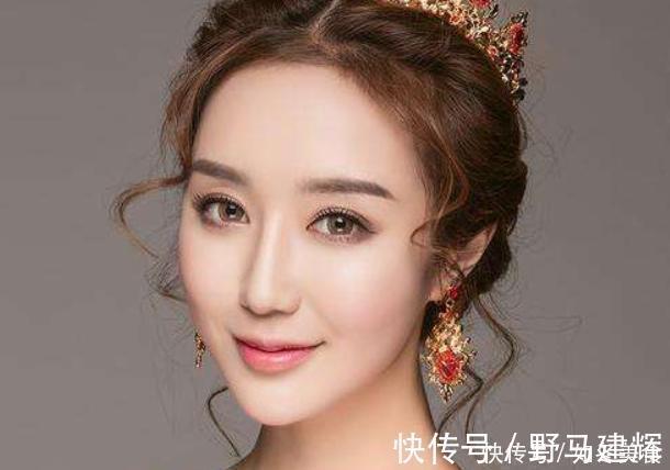 俗气|过了30岁的女人化妆时,注意避开这些误区,不然的话既显老又俗气